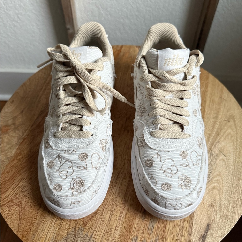 Nike Court Vision Low Canvas Court 'Valentine's Day' Floral Wmn’s Sneakers Sz: 6 - Picture 2 of 10